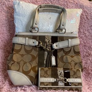 RARE COACH Signature Hampton Shoulder Bag. Lightly used. Matching Wallet